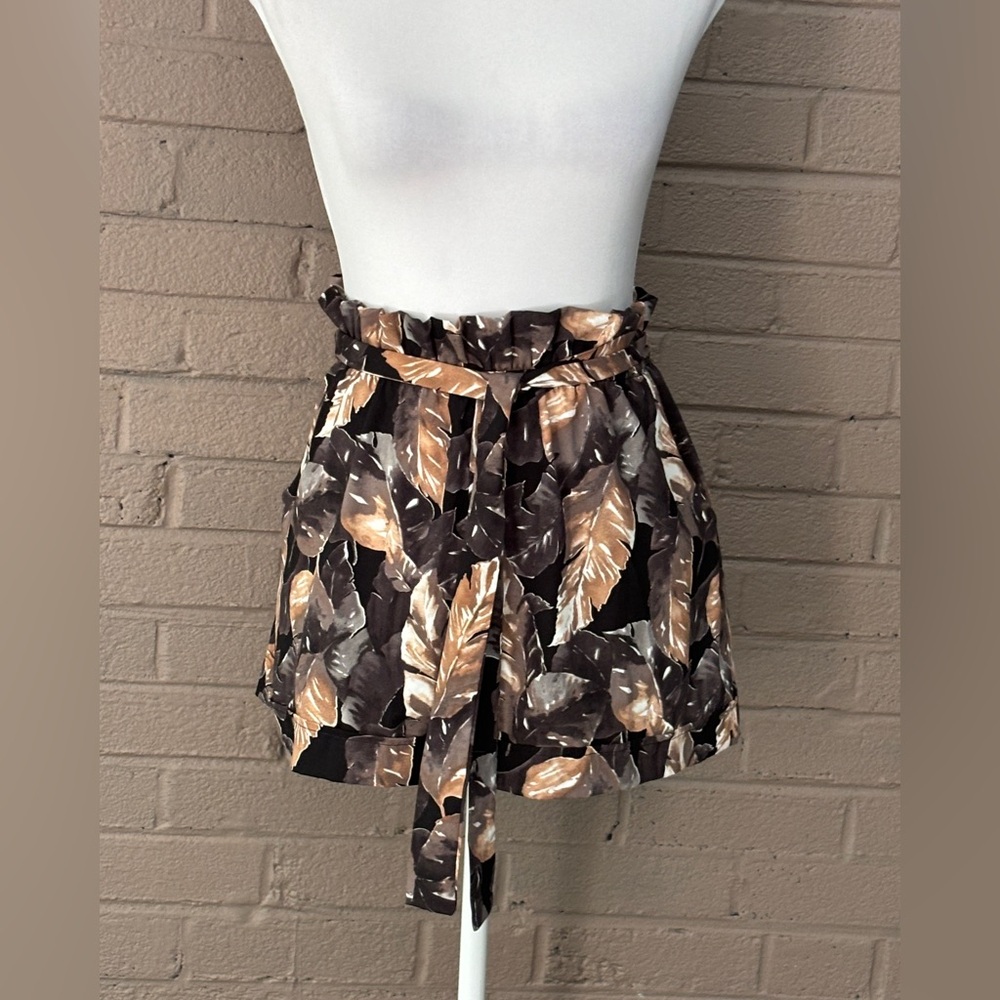 Tyche Leaf print tie waist shorts S-M